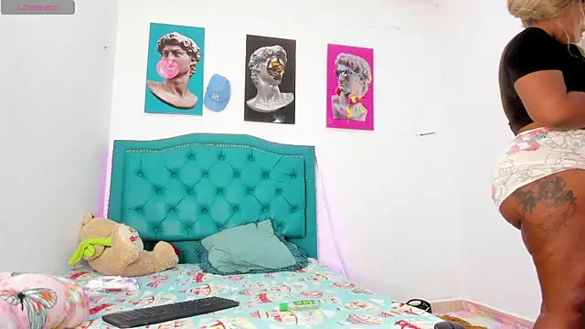 Snapshot of Lilybaudinx96 chatting on 02.11.26 Lilybaudinx96 online show from 02.11.26