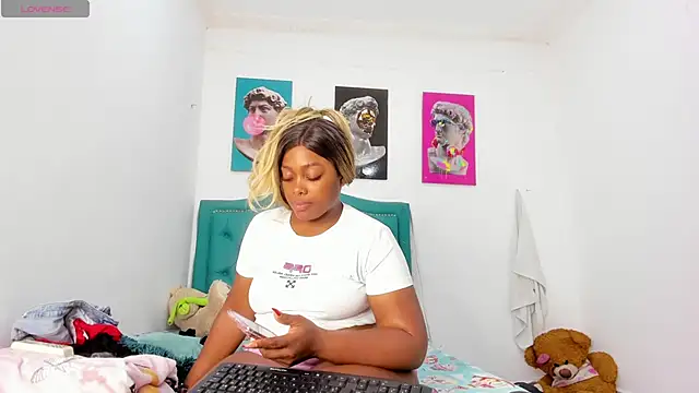 Snapshot of Lilybaudinx96 chatting on 02.12.26 Lilybaudinx96 online show from 02.12.26