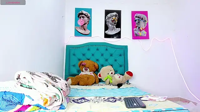 Snapshot of Lilybaudinx96 chatting on 02.25.26 Lilybaudinx96 online show from 02.25.26