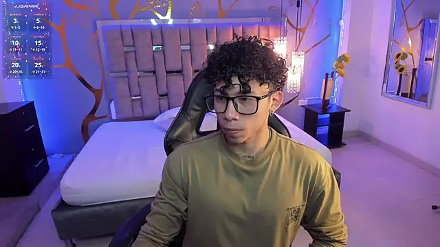 AkazaBoy  online show from 02.28.25