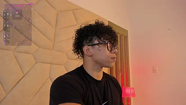 Snapshot of AkazaBoy_ chatting on 11.06.25 AkazaBoy online show from 11.06.25