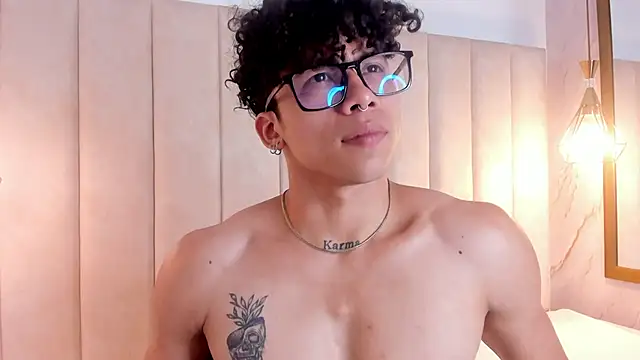 Snapshot of AkazaBoy_ chatting on 11.27.25 AkazaBoy online show from 11.27.25