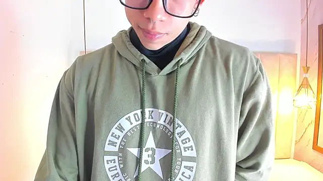 Snapshot of AkazaBoy_ chatting on 11.28.25 AkazaBoy online show from 11.28.25