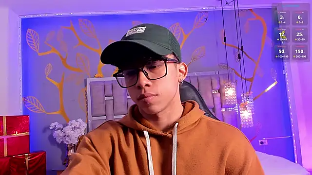 Snapshot of AkazaBoy_ chatting on 12.16.25 AkazaBoy online show from 12.16.25