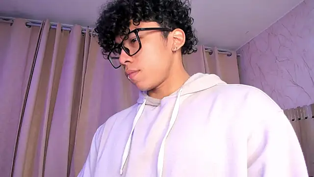 Snapshot of AkazaBoy_ chatting on 01.09.26 AkazaBoy online show from 01.09.26