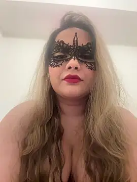 Snapshot of famous_indian_girl chatting on 02.04.25 famous indian girl online show from 02.04.25