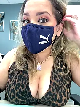 Snapshot of famous_indian_girl chatting on 09.19.25 famous indian girl online show from 09.19.25