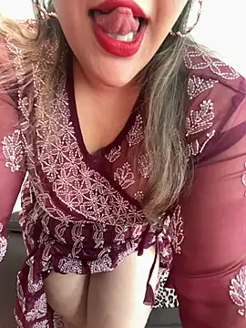 Snapshot of famous_indian_girl chatting on 09.20.25 famous indian girl online show from 09.20.25