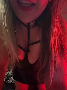Snapshot of famous_indian_girl chatting on 10.14.25 famous indian girl online show from 10.14.25
