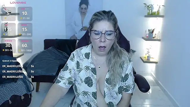 Snapshot of Serenay_ chatting on 06.11.26 Serenay online show from 06.11.26