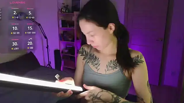 Snapshot of Space_X_Roxy_ chatting on 01.13.25 Space X Roxy  online show from 01.13.25