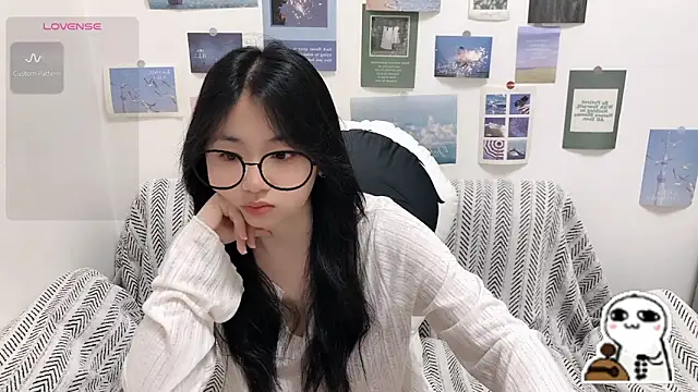 Snapshot of LiLiYbaby chatting on 06.11.26 LiLiYbaby online show from 06.11.26