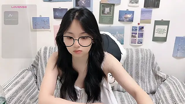 Snapshot of LiLiYbaby chatting on 06.19.26 LiLiYbaby online show from 06.19.26