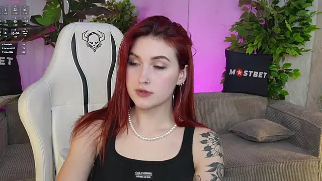 Magnetic Mia  online show from 01.14.25