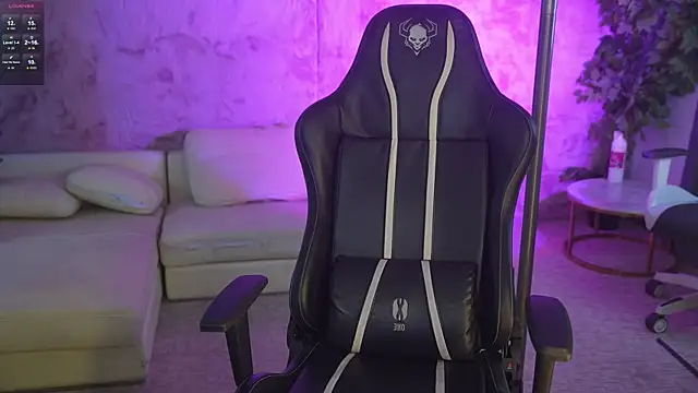 Magnetic Mia  online show from 12.18.25