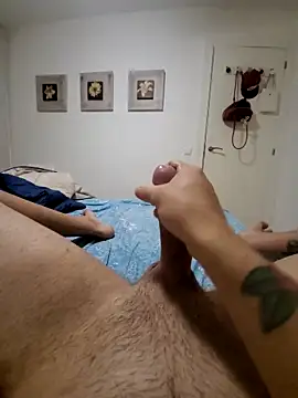 Snapshot of omarito100 chatting on 09.17.25 omarito100 online show from 09.17.25