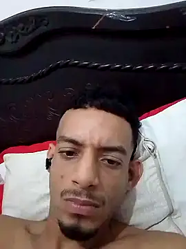 Snapshot of alvaroenriqe23 chatting on 10.21.25 alvaroenriqe23 online show from 10.21.25