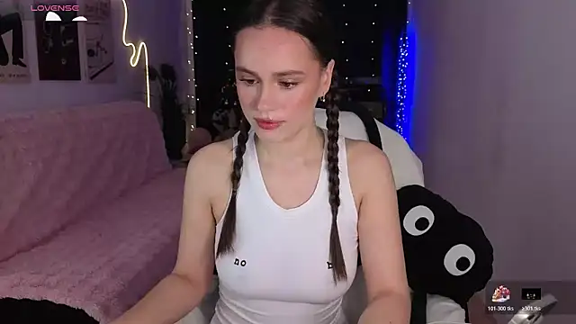 Emillias online show from 12.23.25