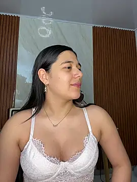 Snapshot of floriamANDjazmin chatting on 07.04.26 floriamANDjazmin online show from 07.04.26