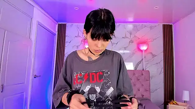 AuroraDiaz online show from 12.19.25