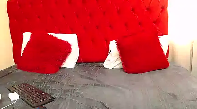 Snapshot of BeautyAuroa chatting on 01.31.25 BeautyAuroa online show from 01.31.25