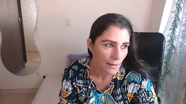 Snapshot of LUCY_LI chatting on 12.12.24 LUCY LI online show from 12.12.24