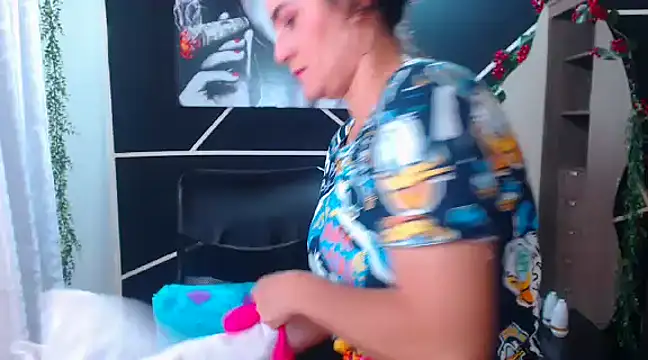 Snapshot of LUCY_LI chatting on 03.10.25 LUCY LI online show from 03.10.25