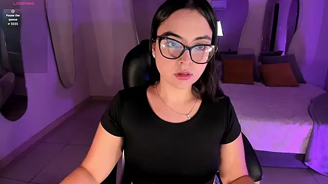 Snapshot of AllisonRogersX chatting on 10.04.25 AllisonRogersX online show from 10.04.25