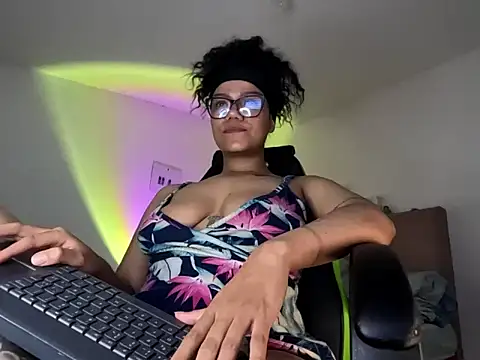 Snapshot of Ale_xandra chatting on 10.24.25 Ale xandra online show from 10.24.25