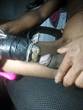 Snapshot of touldad chatting on 11.19.25 touldad online show from 11.19.25