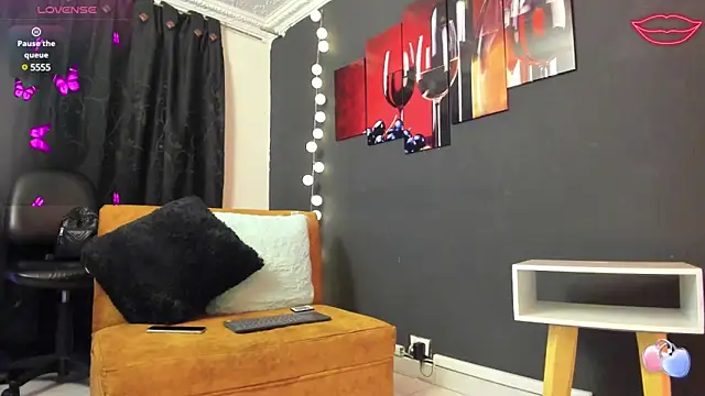 Snapshot of emma_sexxy chatting on 03.05.25 emma sexxy online show from 03.05.25