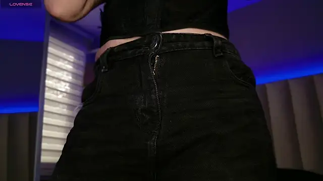 Megan mooree  online show from 11.08.25