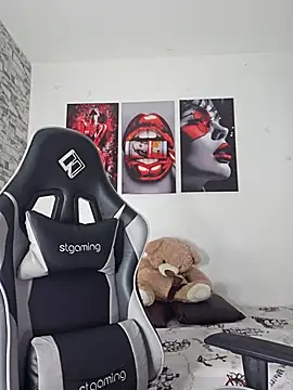 Snapshot of Antonella2_m chatting on 11.08.25 Antonella2 m online show from 11.08.25