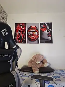 Snapshot of Antonella2_m chatting on 11.28.25 Antonella2 m online show from 11.28.25