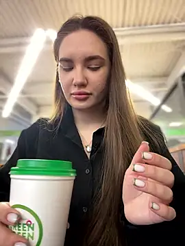 Snapshot of Holly_Molii chatting on 12.06.24 Holly Molii online show from 12.06.24