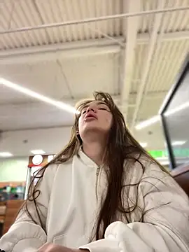 Snapshot of Holly_Molii chatting on 12.07.24 Holly Molii online show from 12.07.24