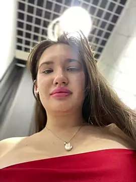 Snapshot of Holly_Molii chatting on 12.08.24 Holly Molii online show from 12.08.24