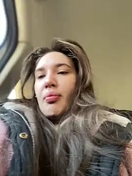 Snapshot of Holly_Molii chatting on 12.18.24 Holly Molii online show from 12.18.24