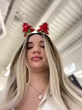 Snapshot of Holly_Molii chatting on 12.29.24 Holly Molii online show from 12.29.24