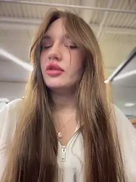 Snapshot of Holly_Molii chatting on 03.19.25 Holly Molii online show from 03.19.25