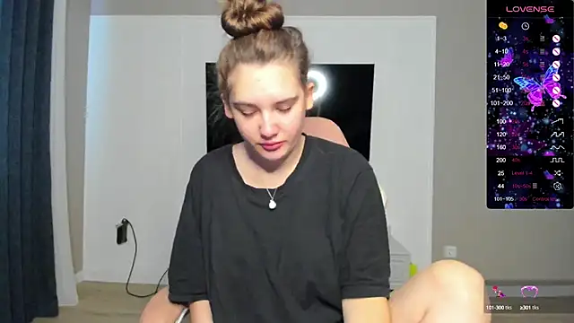 Snapshot of Holly_Molii chatting on 09.21.25 Holly Molii online show from 09.21.25