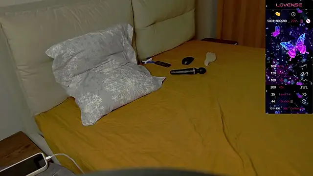 Snapshot of Holly_Molii chatting on 10.11.25 Holly Molii online show from 10.11.25