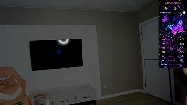 Snapshot of Holly_Molii chatting on 10.25.25 Holly Molii online show from 10.25.25