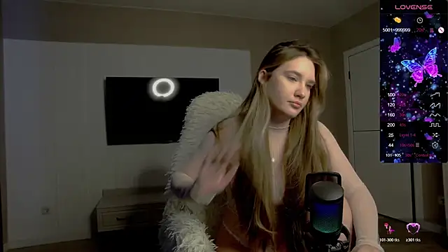 Snapshot of Holly_Molii chatting on 11.22.25 Holly Molii online show from 11.22.25