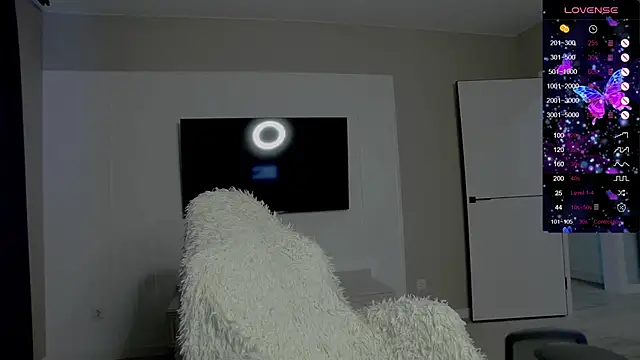 Snapshot of Holly_Molii chatting on 11.24.25 Holly Molii online show from 11.24.25