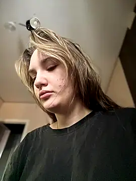 Snapshot of Holly_Molii chatting on 11.29.25 Holly Molii online show from 11.29.25