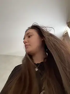 Holly Molii online show from 04.22.26