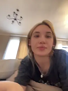 Snapshot of Holly_Molii chatting on 06.14.26 Holly Molii online show from 06.14.26