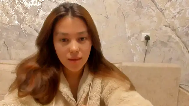 Snapshot of LunaXmii chatting on 04.21.26 LunaXmii online show from 04.21.26