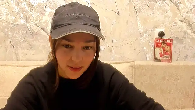 Snapshot of LunaXmii chatting on 04.23.26 LunaXmii online show from 04.23.26